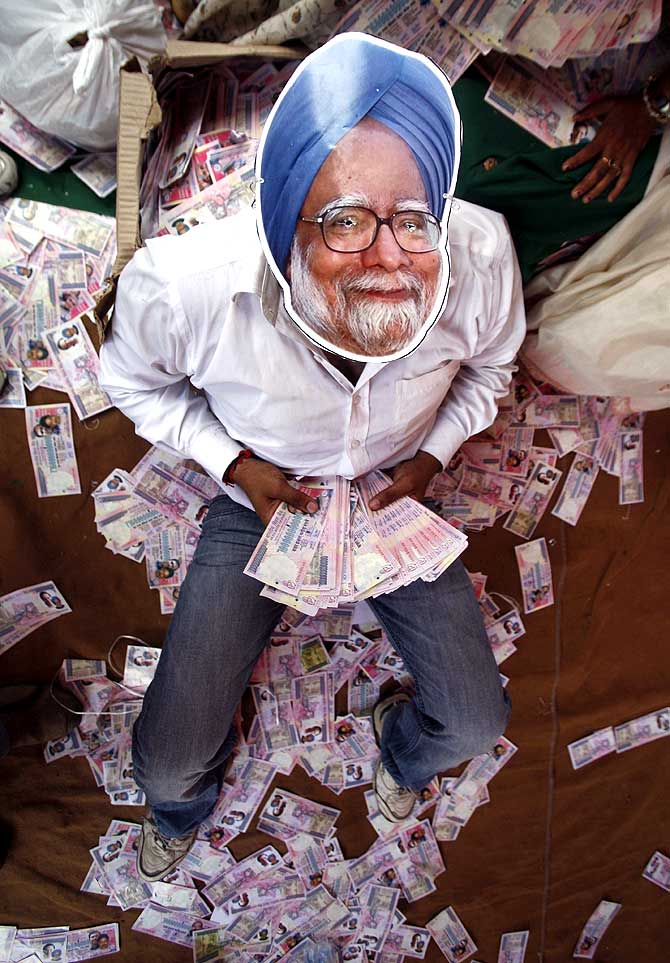 A protestor wears a mask depicting Prime Minister Manmohan Singh, during an anti-government demonstartion in New Delhi
