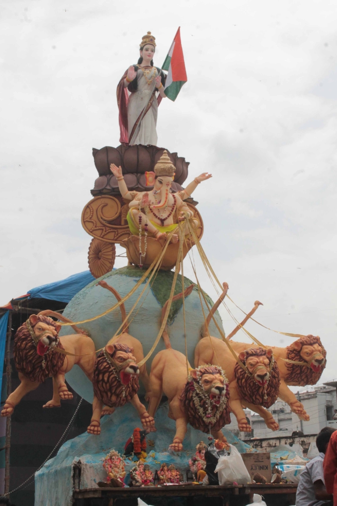 6,00,00 idols were installed in Hyderabad for the 10-day festival this year