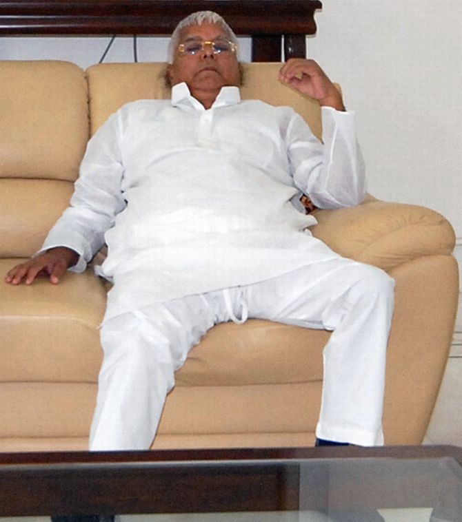 Look who's trying to keep Lalu Yadav alive!