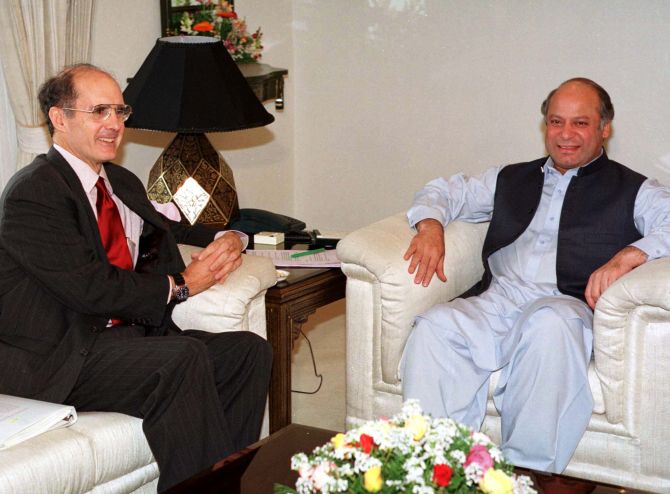 Pakistani Prime Minister Nawaz Sharif meets US Deputy Secretary of State Strobe Talbott in Islamabad on February 2, 1999.