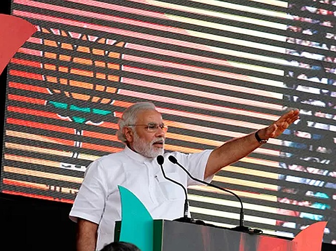 Modi accuses  Rahul of undermining PM's authority