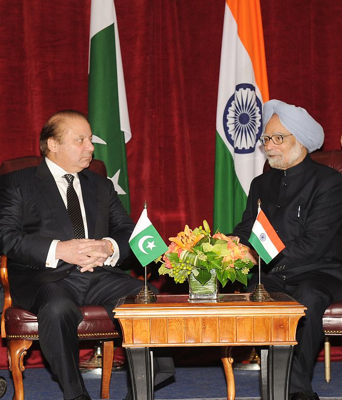 Prime Minister Manmohan Singh with his Pakistani counterpart Nawaz Sharif