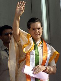 Don't spilt secular votes: Sonia Gandhi tells Muslim leaders - Rediff ...