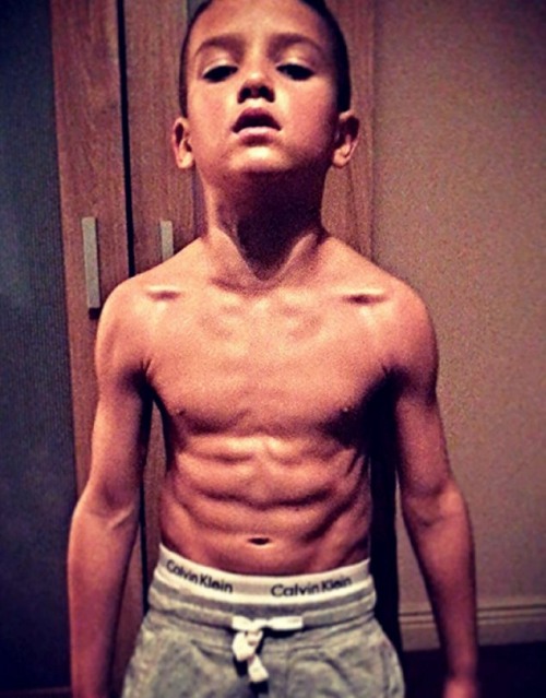 The Internet's going crazy over this 7-yr-old's 8-pack abs