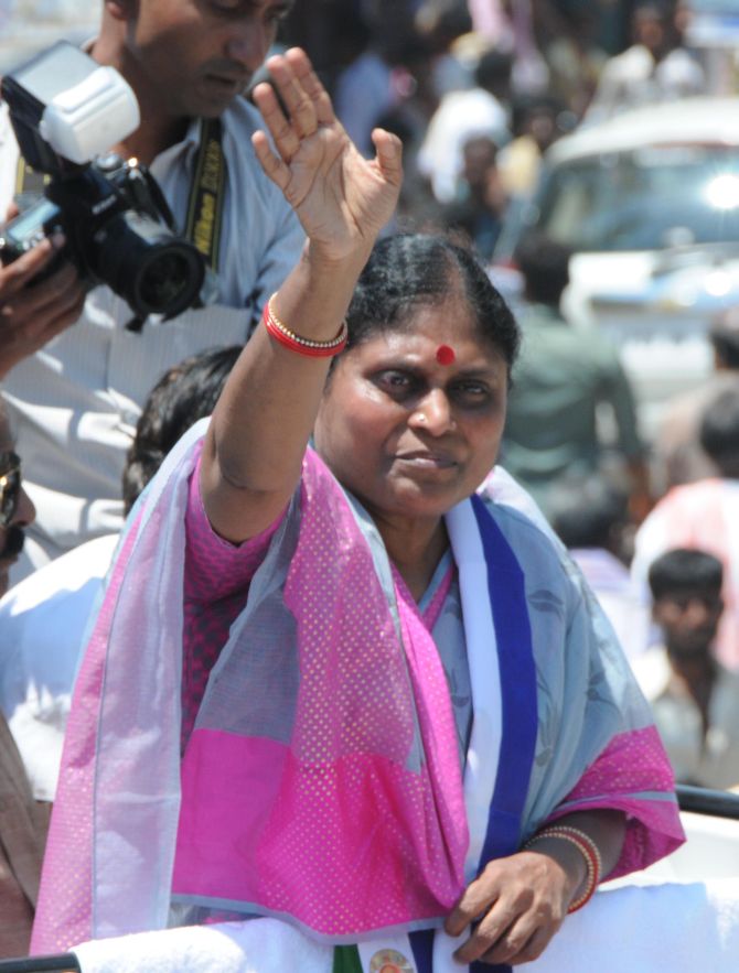Y S Vijayamma, Jagan Mohan Reddy's mother, at an election campaign