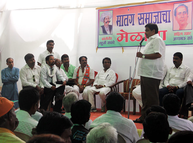 Nitin Gadkari advises the Matang community at a meeting organised in the compound of his home.