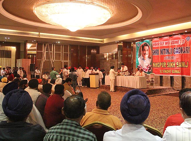 Nagpur's Sikhs offer their support to Nitin Gadkari. 
