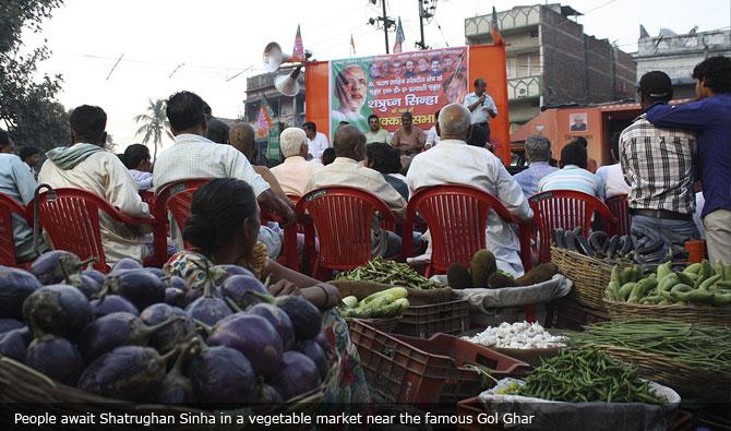 People await Shatrughan Sinha in a vegetable market near the famous Gol Ghar in Patna