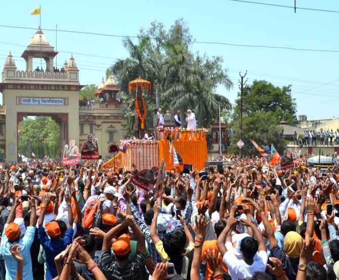 Modi pays respect to Madan Mohan Malviya's statue in Varanasi on Thursday