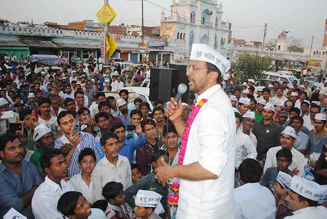 Javed Jafri addresses a road show in Lucknow.