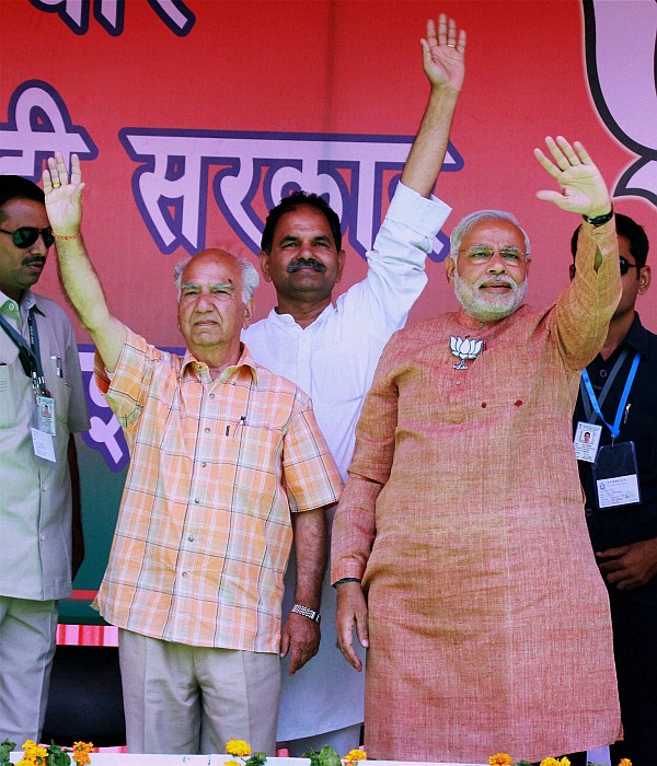 BJP PM candidate Narendra Modi with party candidate from Kangra Shanta Kumar during an election rally in Palampur, Himachal Pradesh on Tuesday