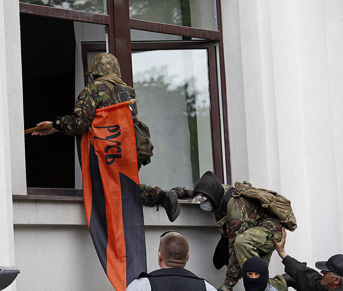 PHOTOS: Defiant militia strike again in Ukraine