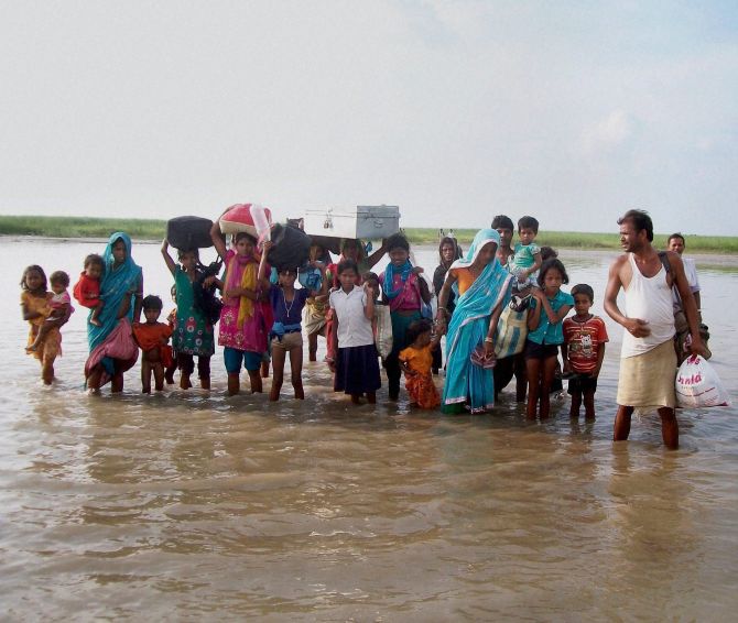 Villagers moving to safer places due to the danger to Kosis embankments after heavy flow of water.