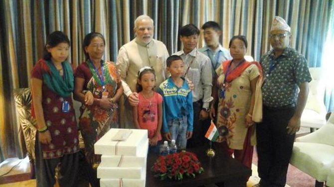 Modi poses with Jeet Bahadur and his family at their reunion, which is taking place 16 years later.
