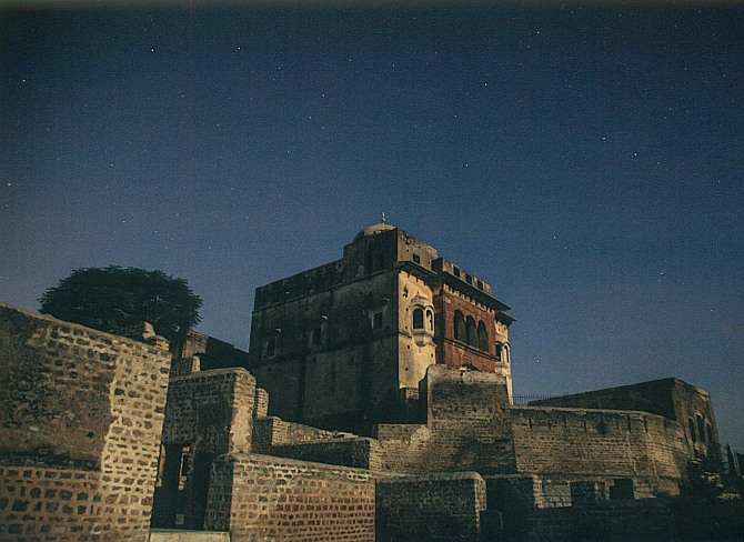 The Katas site houses the Satgraha, a group of seven ancient temples, remains of a Buddhist stupa, a few medieval temples, havelis and some recently constructed temples, scattered around a pond considered holy by Hindus. Seen here are the Ramchandra and Hanuman temples surrounded by old plinths and ruins of Mahant Haveli.