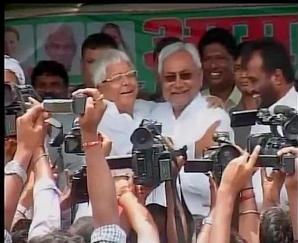 Lalu Prasad and Nitish Kumar hug each other as they start a joint campaign in Hajipur
