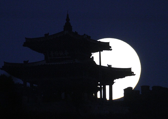 Supermoon lights up the August skies