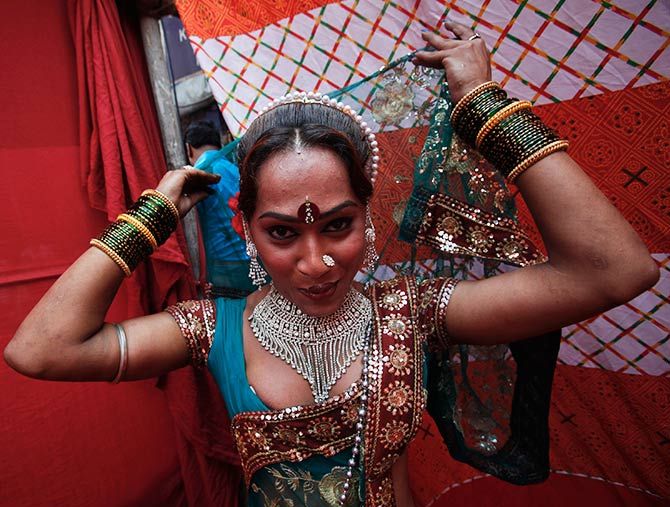 Raksha, a sex worker, prepares for a performance in Kamathipura.