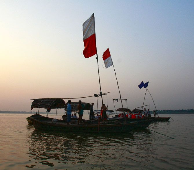 Boats anchored by the locals at Sangam