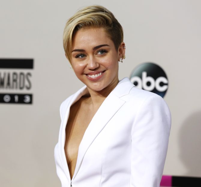 Miley Cyrus arrives at the 41st American Music Awards in Los Angeles, California 
