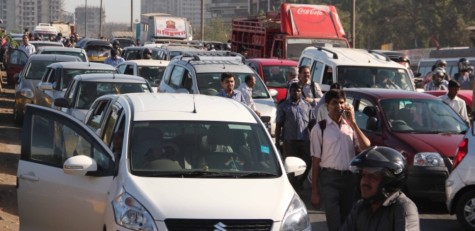 Raj Thackeray's 'rasta roko' brings Mumbai to a halt