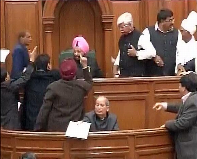 Jan Lokpal Bill fizzles out in Delhi Assembly