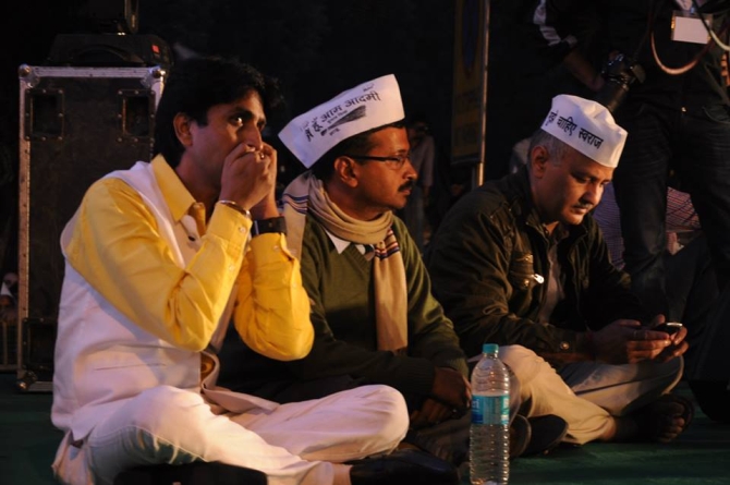 AAP's Kumar Vishwas, Arvind Kejriwal and Manish Sisodia during a rally