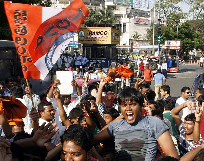 Telangana clears first hurdle, Hyderabad cheers
