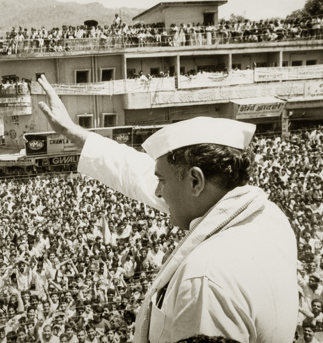 Former Indian PM Rajiv Gandhi waves to the crowd during a campaign on May 4, 1991.
