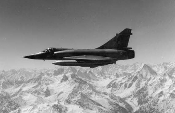 A Mirage 2000H on patrol mission during the Kargil conflict.