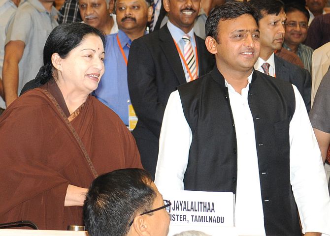 Jayalalithaa with UP Chief Minister Akhilesh Yadav