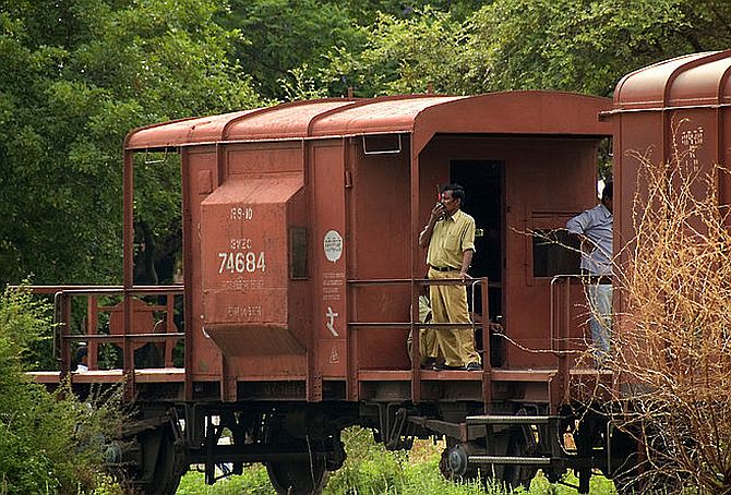 'The entire railway board is demoralised and collapsing'