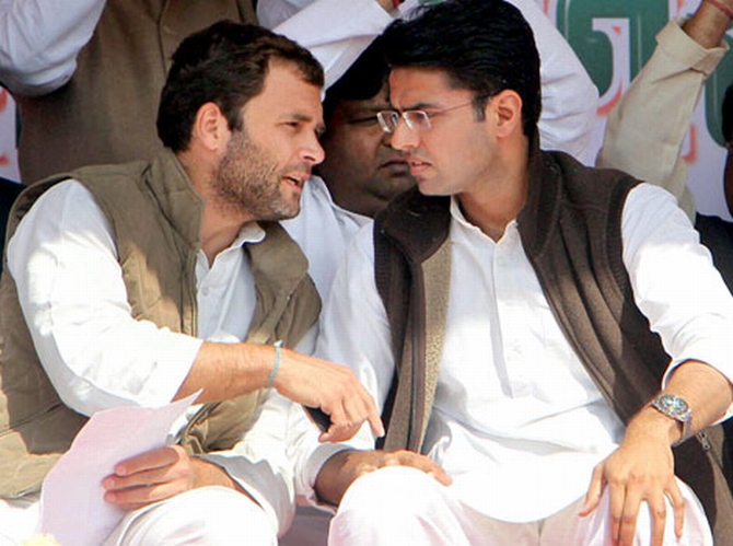 Congress Vice President Rahul Gandhi talks with Sachin Pilot, Minister of Corporate Affairs and the President of Rajasthan Pradesh Congress Committee