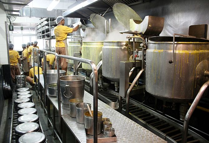 An overview of IFRF's Tardeo kitchen. On the right are four cooking vessels.
