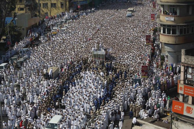 Lakhs of mourners gathered to pay their last respects to Syedna Burhanuddin in South Mumbai on Saturday