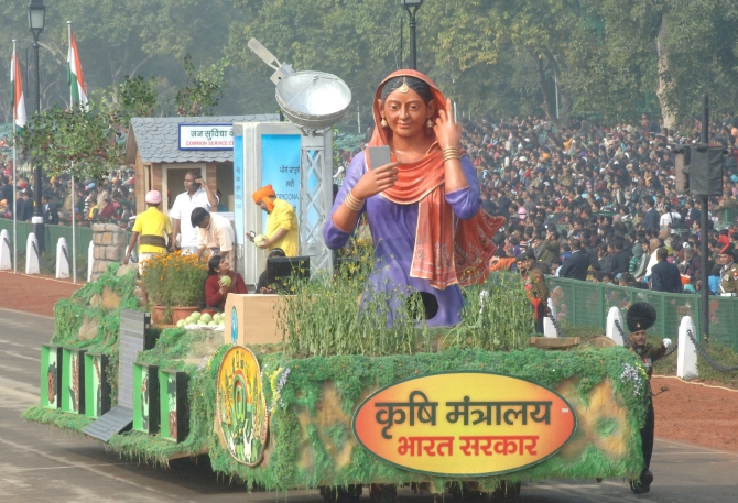 The tableau of the Ministry of Agriculture at the parade  