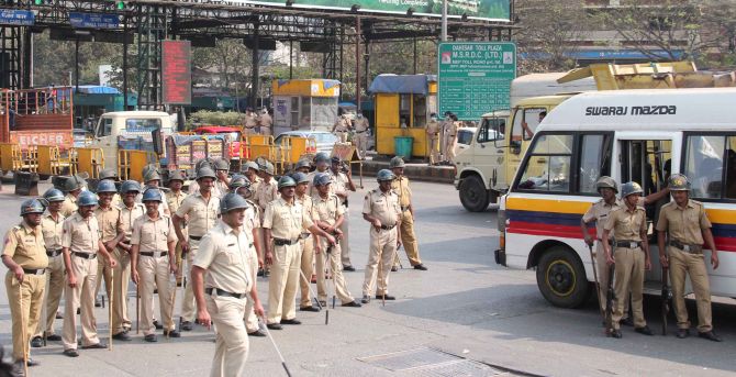 PIX: MNS workers attack toll booths at Raj Thackeray's order