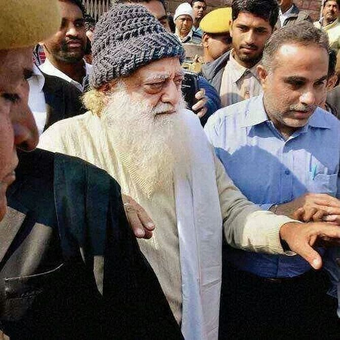 Asaram being produced before a court in Jodhpur