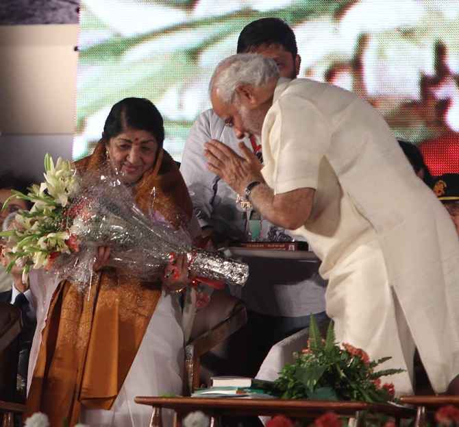 Narendra Modi felicitates Lata Mangeshkar at a function in Mumbai