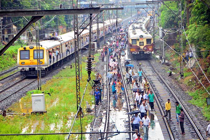 Mumbaikars welcome season's first heavy shower   