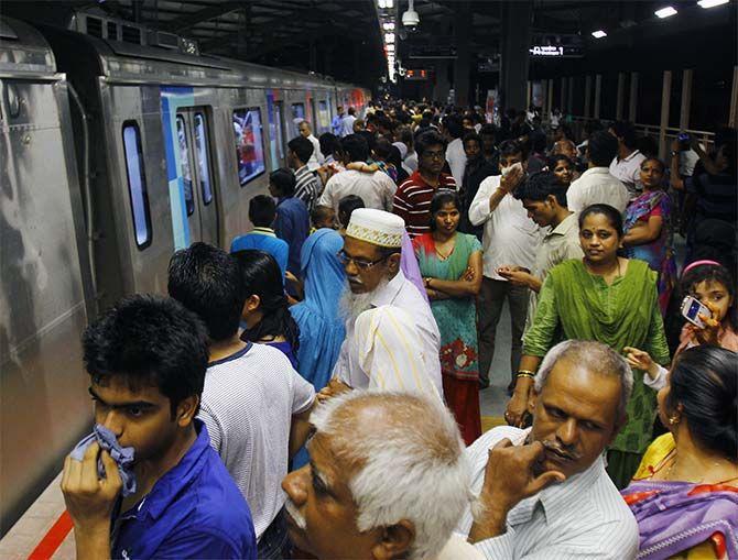 People line up at the Metro platform on the day of its inauguration