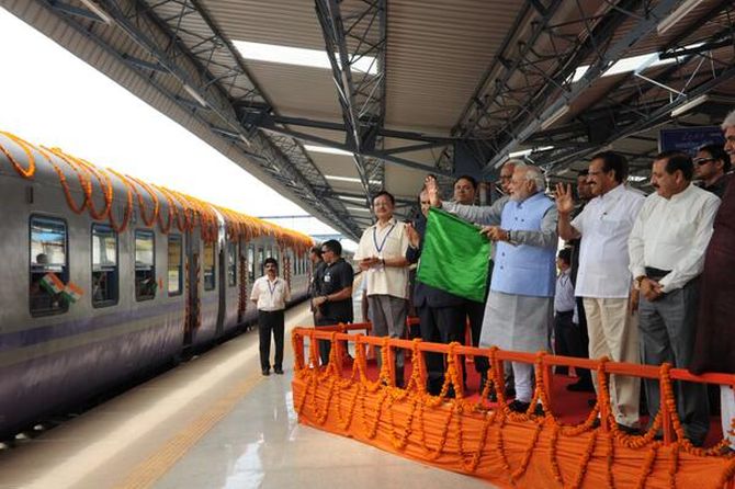 Modi flags off the inaugural Katra train