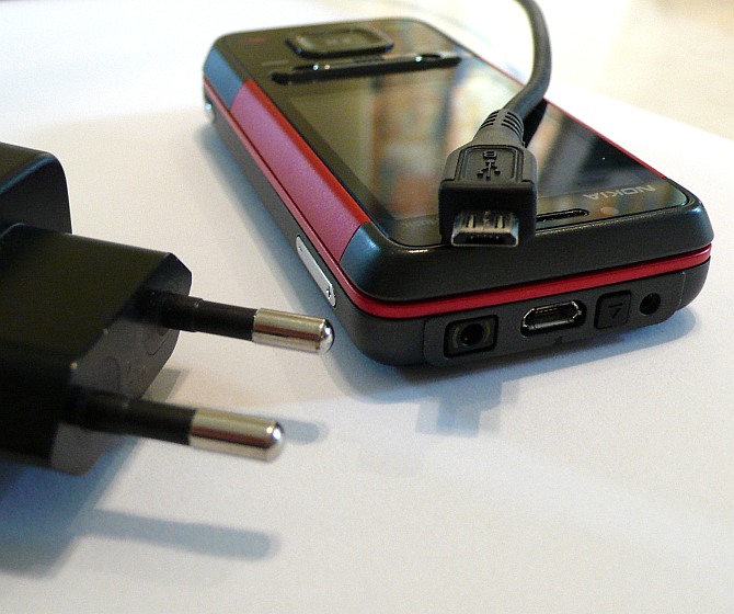MYTH BUSTED: You shouldn't use your phone while it charges