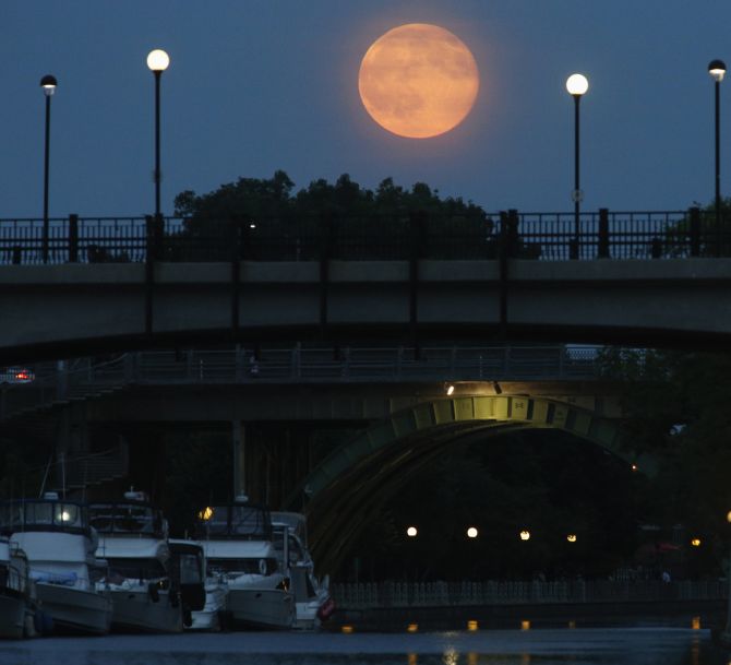 HEADS UP! Supermoon lights up the sky