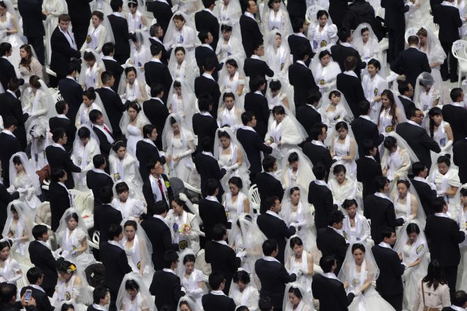 Thousands of couples take part in a mass wedding ceremony at Cheongshim Peace World Center on February 17, 2013 in Gapyeong-gun, South Korea. 3,500 couples from 200 countries around the world exchanged wedding vows for the first time after the Unification Church founder Moon Sun-Myung passed away.