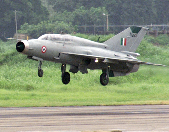 Two MiG-21 fighter aircraft were sent from the Jodhpur air base to investigate airlines