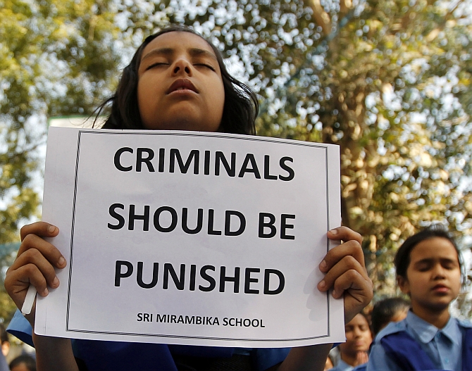 Schoolgirls pray to pay homage to a rape victim who was assaulted in New Delhi