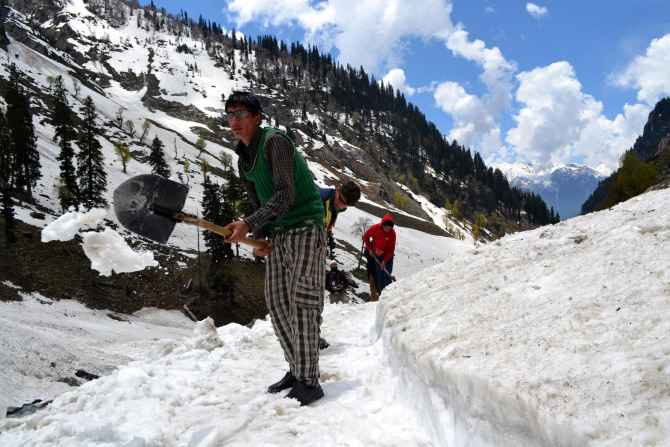 Local labourers seen clearing snow en route the Holy Amarnath cave