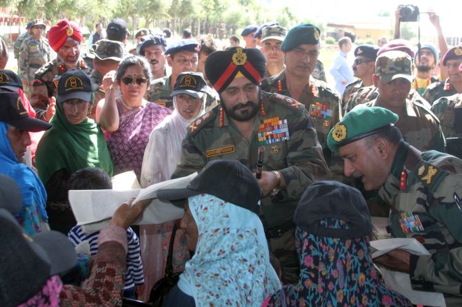 Singh meets with the family members of the martyrs of the war and pays his respects to them.
