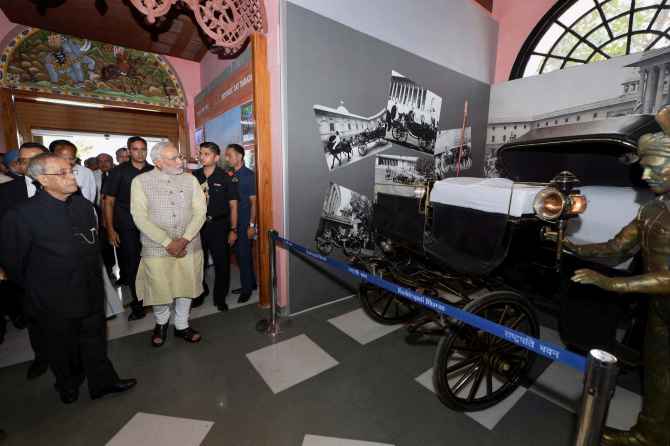 President Pranab Mukherjee with Prime Minister Narendra Modi going round the newly created museum after its inauguration at Rashtrapati Bhavan